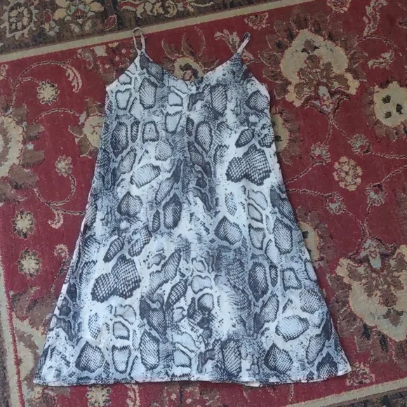 3/15 ๐ฆ Gorgeous Snakeskin Sundress - Picture 1 of 8